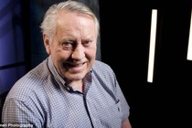 Tỷ phú "không nhà, không xe" Chuck Feeney: “Sống là để cho đi“